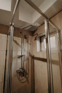 Bilik mandi di Apartamentul Galben