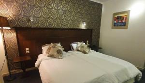 A bed or beds in a room at Liknon