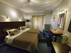 A bed or beds in a room at Liknon