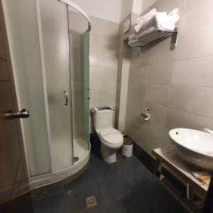 A bathroom at Liknon