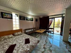 Ένα ή περισσότερα κρεβάτια σε δωμάτιο στο Smile Guesthouse