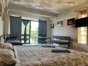 Ένα ή περισσότερα κρεβάτια σε δωμάτιο στο Smile Guesthouse