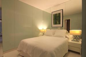 A bed or beds in a room at Apartamento Gran Via IV -Quinto Piso Sin Ascensor-