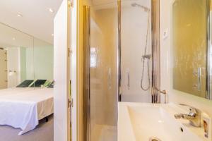 Zdjęcie z galerii obiektu Apartamento Gran Via III - Quinto Piso Sin Ascensor- w Madrycie
