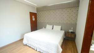 Ein Bett oder Betten in einem Zimmer der Unterkunft Hotel Panorâmico