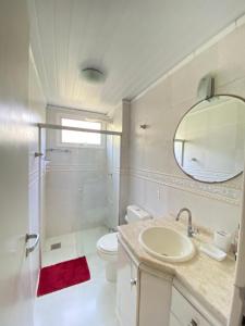 Phòng tắm tại Lindo e aconchegante apto em Jurerê