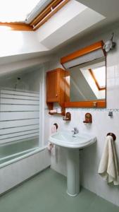 Gambar di galeri bagi Apartamento EL PILAR con vistas a la bahía y a los picos di San Vicente de la Barquera