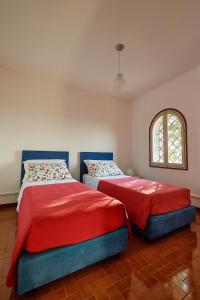 a bedroom with two beds and a window at Rustico Costa D'oro in Farra di Soligo