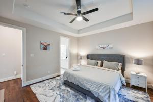 a bedroom with a bed and a ceiling fan at 9 Minutes to Downtown Dallas - 1000mbps - King Suite - 58 in TV - Games in Dallas