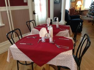 Un restaurante u otro lugar para comer en Gil Ann