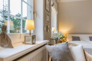 a bedroom with a bed and a window and a chair at Sönshörn Suite in Munkmarsch