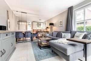 a living room with a couch and a table at Anker Hus in Westerland