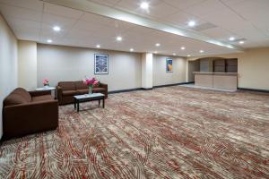 Area soggiorno di Holiday Inn Poughkeepsie by IHG