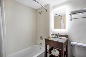 Bagno di Holiday Inn Poughkeepsie by IHG