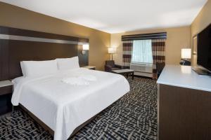 Letto o letti in una camera di Holiday Inn Poughkeepsie by IHG