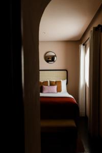 a bedroom with a bed and a window at Casa Hoyos - Hotel Boutique in San Miguel de Allende