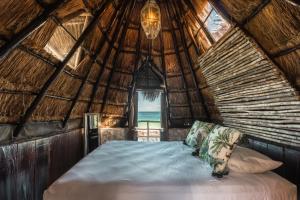 Кровать или кровати в номере Playa Esperanza Tulum