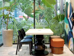 Vrt u objektu ibis Styles Semarang Simpang Lima