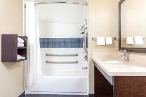 Koupelna v ubytování Staybridge Suites Chandler by IHG