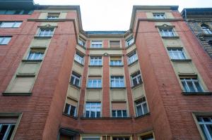 Budova, v ktorej sa apartmán nachádza