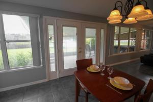 邓内伦15 Minutes to the Gulf of Mexico! Beautiful home on Lake Rousseau的相册照片