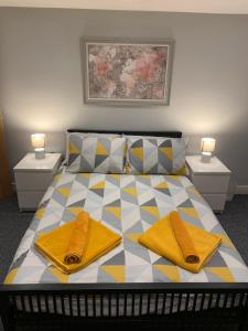 Ένα ή περισσότερα κρεβάτια σε δωμάτιο στο Fantastic 1 Bedroom Basement flat with free parking