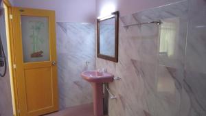 Hotel Gayan's tesisinde bir banyo