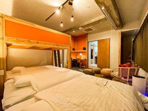 Una cama o camas en una habitación de Mange Tak Resort Onomichi
