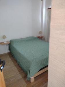 Ένα ή περισσότερα κρεβάτια σε δωμάτιο στο Deptos Panchito
