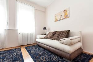 Posedenie v ubytovaní Home Away Apartment