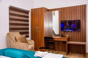 TV a/nebo společenská místnost v ubytování NIFEWAT APARTMENT,Cardiff suite 2bedroom apartment with gym ,Netflix and WiFi