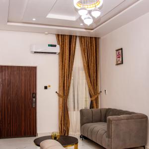 Posezení v ubytování NIFEWAT APARTMENT,Cardiff suite 2bedroom apartment with gym ,Netflix and WiFi