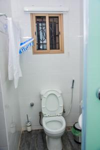 Koupelna v ubytování NIFEWAT APARTMENT,Cardiff suite 2bedroom apartment with gym ,Netflix and WiFi