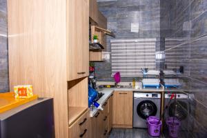 Fotografie z fotogalerie ubytování NIFEWAT APARTMENT,Cardiff suite 2bedroom apartment with gym ,Netflix and WiFi v destinaci Abudža