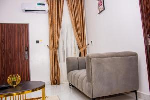 Posezení v ubytování NIFEWAT APARTMENT,Cardiff suite 2bedroom apartment with gym ,Netflix and WiFi