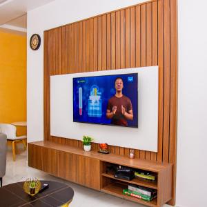 TV a/nebo společenská místnost v ubytování NIFEWAT APARTMENT,Cardiff suite 2bedroom apartment with gym ,Netflix and WiFi