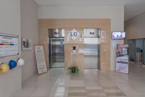 Vstupní hala nebo recepce v ubytování RedLiving Apartemen Mekarwangi Square - M Express + 17 fotografií