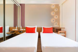 Postel nebo postele na pokoji v ubytování Lemon Tree Hotel, Kalina BKC, Mumbai