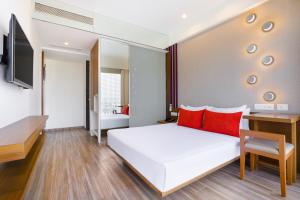 Postel nebo postele na pokoji v ubytování Lemon Tree Hotel, Kalina BKC, Mumbai