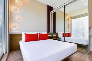 Postel nebo postele na pokoji v ubytování Lemon Tree Hotel, Kalina BKC, Mumbai