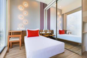 Postel nebo postele na pokoji v ubytování Lemon Tree Hotel, Kalina BKC, Mumbai