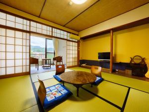 Posezení v ubytování Ureshino Onsen Kotobukiya + 18 fotografií