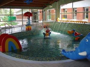The swimming pool at or close to Balneario de Archena - Hotel León