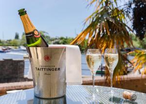 Bebidas em Captain's Club Hotel & Spa