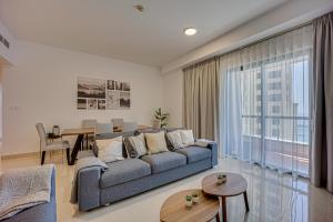 Fotografie z fotogalerie ubytování Incredible Sea View apartment in the JBR, 2 BR, BAHAR 2, the 21st floor v Dubaji