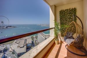 Fotografie z fotogalerie ubytování Incredible Sea View apartment in the JBR, 2 BR, BAHAR 2, the 21st floor v Dubaji