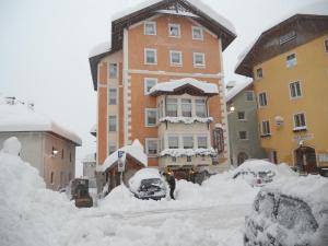 Obiekt Albergo Alpino zimą