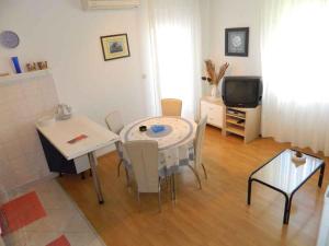 Televízia a/alebo spoločenská miestnosť v ubytovaní Apartment in Valbandon - Istrien 27864