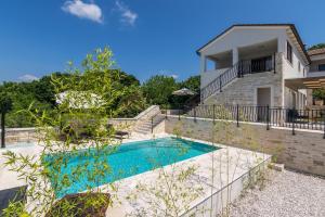 Πισίνα στο ή κοντά στο Villa Irma