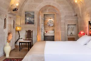 Postel nebo postele na pokoji v ubytování HacıAşık Konağı Butik Hotel